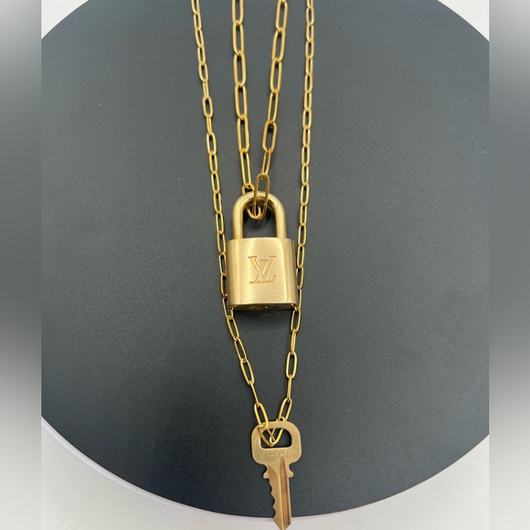 LV lock and key authentic !! Shiny! Super cute together ๐ฅ๐ฅ๐ฅ - Picture 1 of 2